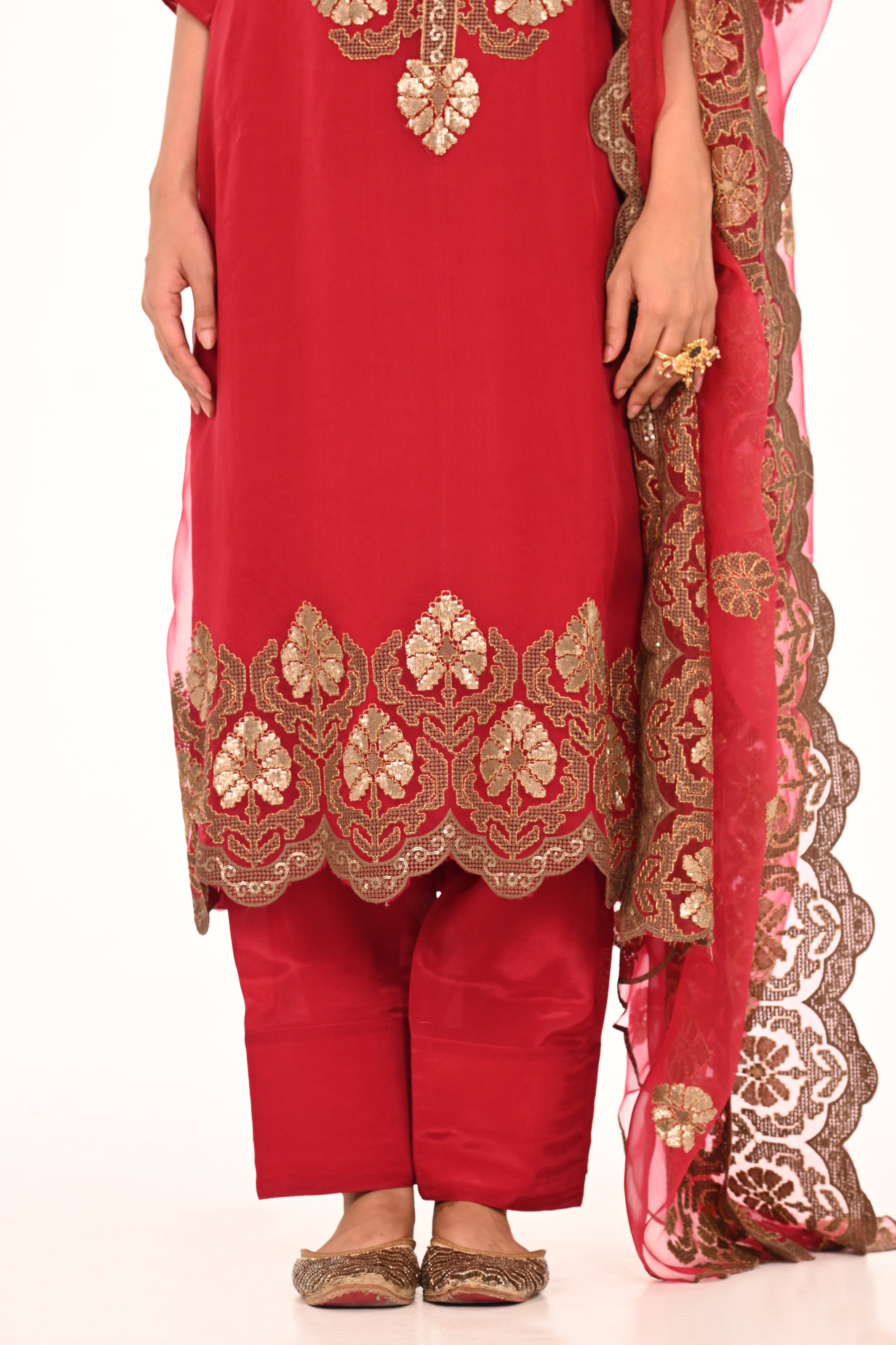 Gul Banno Suit
