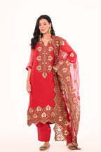 Gul Banno Suit