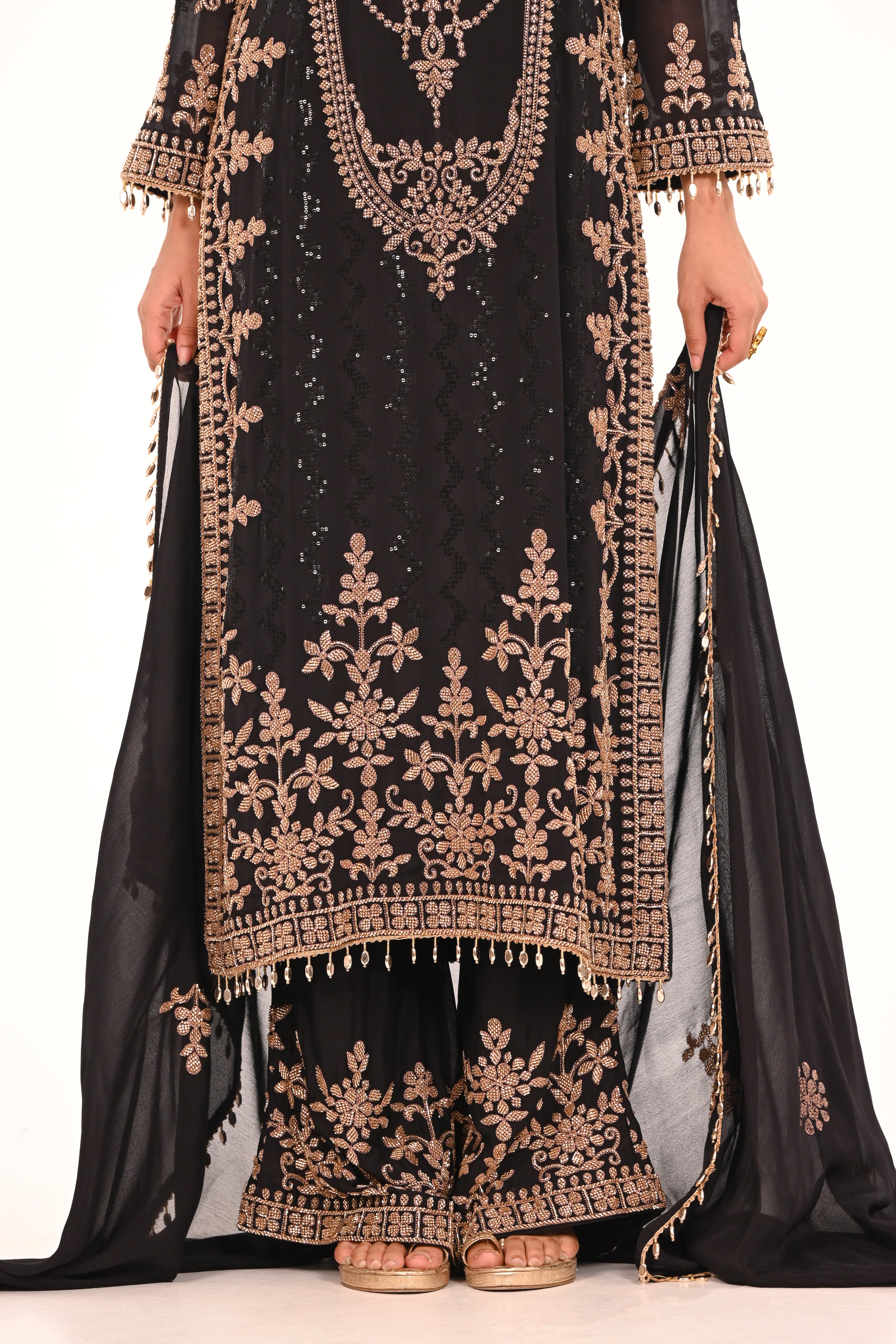 Kaali Nazakat Suit