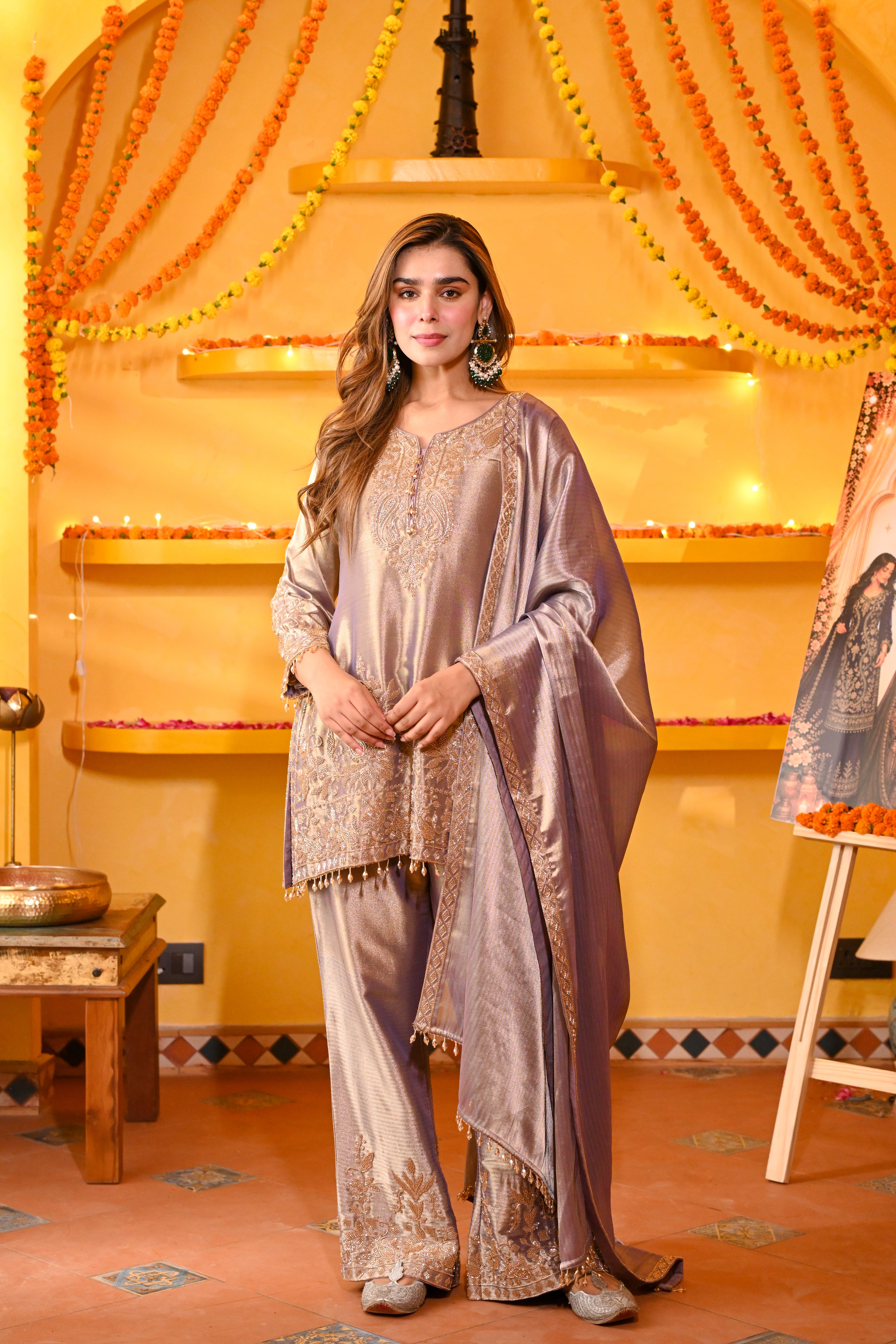 Champagne Handword Tissue Set /Sunheri Nazaakat